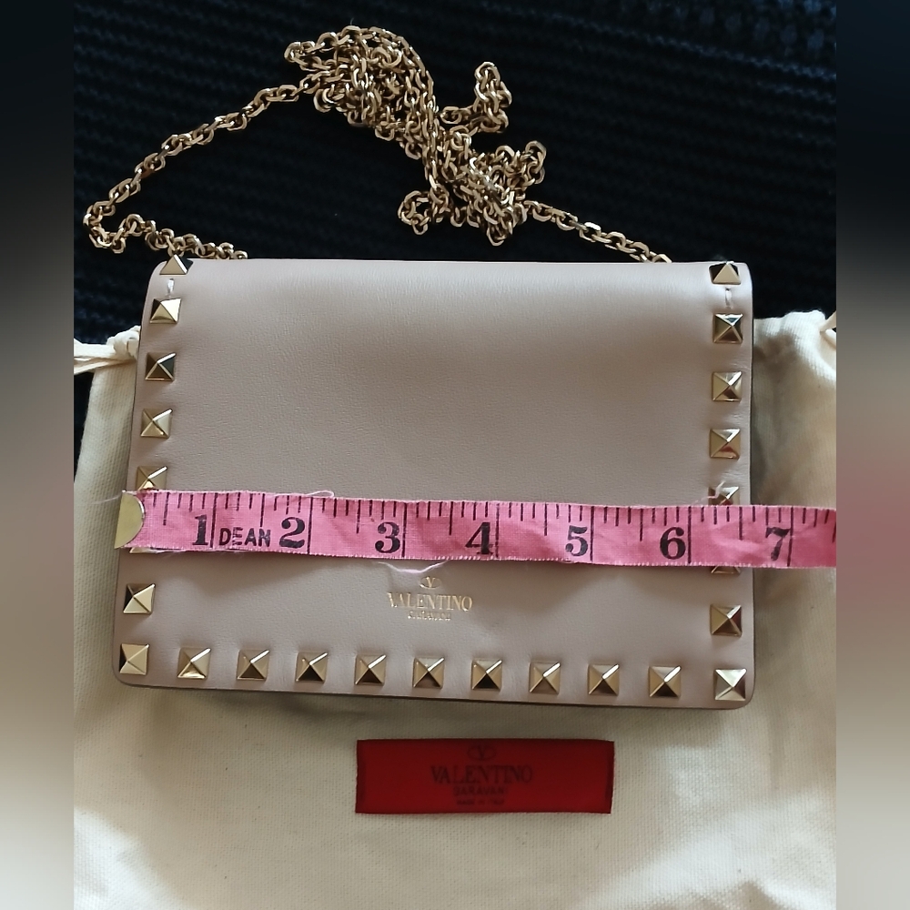 New- Valentino Garavani Rockstud Calfskin Chain Bag In Poudre - Picture 2 of 16